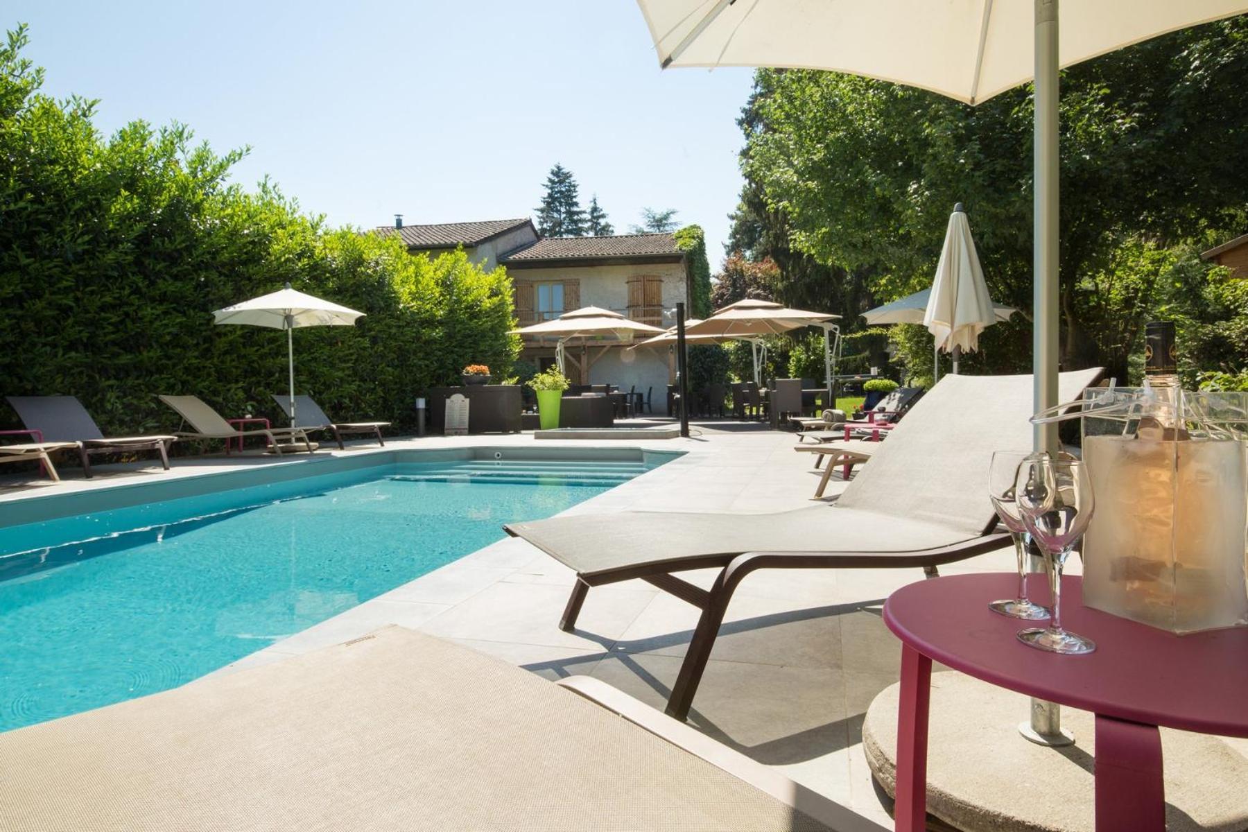 Logis Hotel Le Petit Casset La Boisse Екстериор снимка