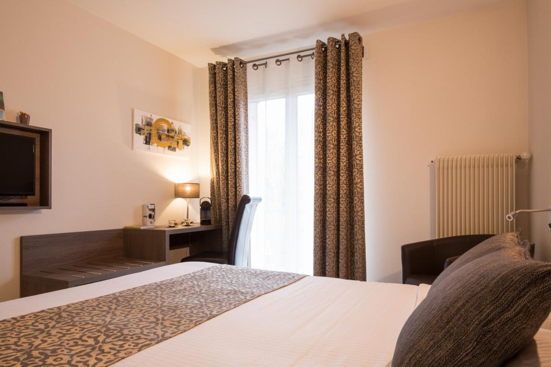 Logis Hotel Le Petit Casset La Boisse Стая снимка