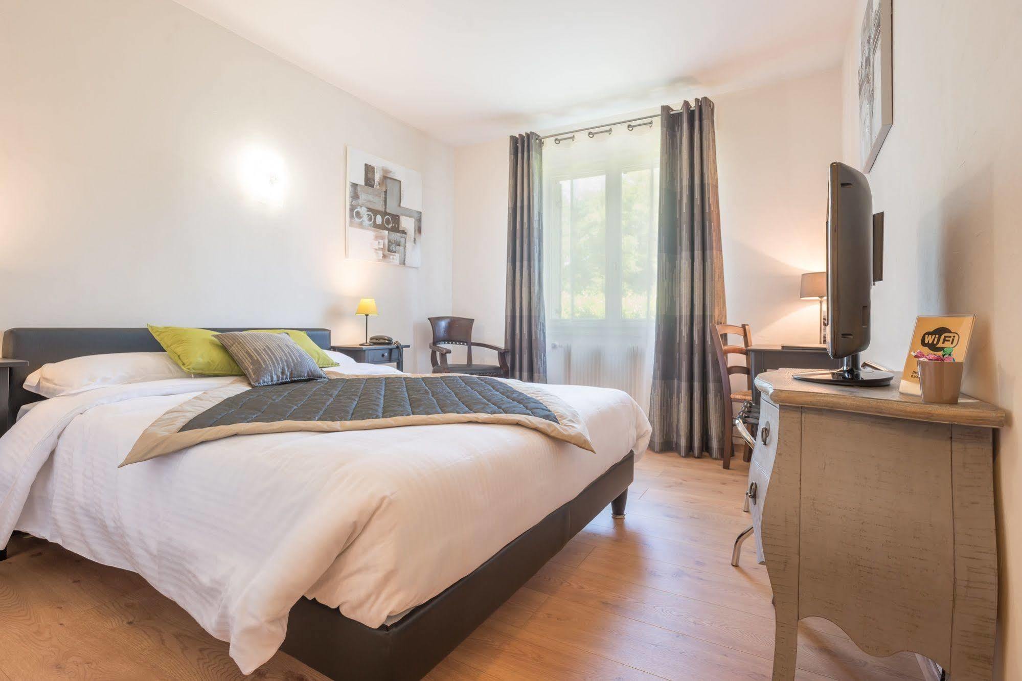 Logis Hotel Le Petit Casset La Boisse Екстериор снимка